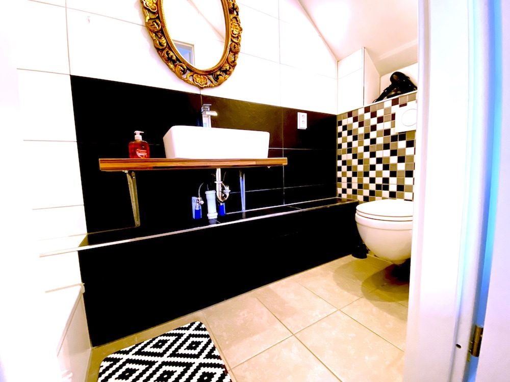 Comfort Studio, 1 Bedroom, Private Bathroom, Garden View photo 3