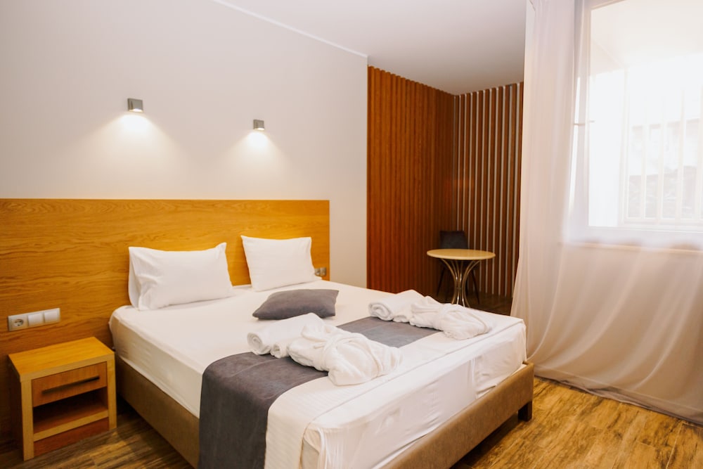 Economy Room, 1 Queen Bed, Non Smoking photo 3