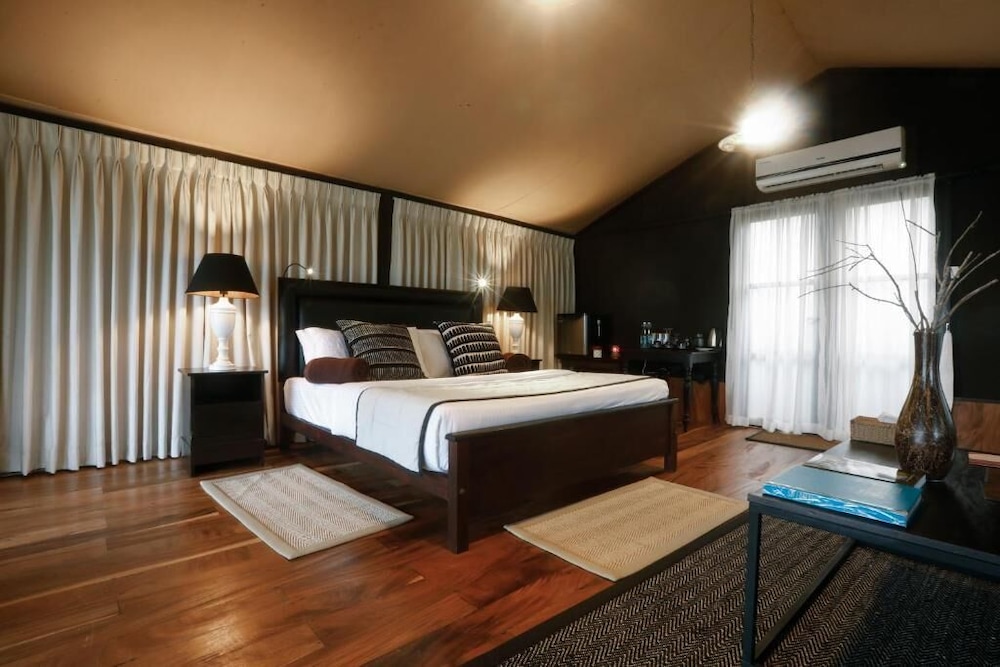 Suite with Lake View photo 3