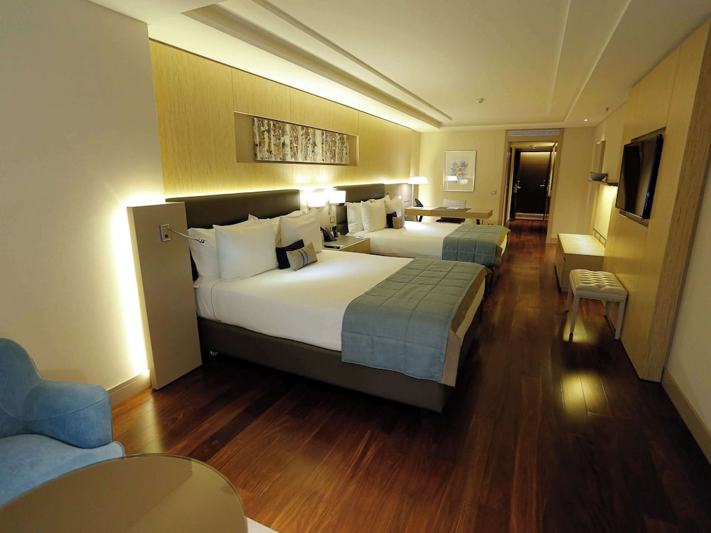 Executive Room, 2 Double Beds thumbnail 6