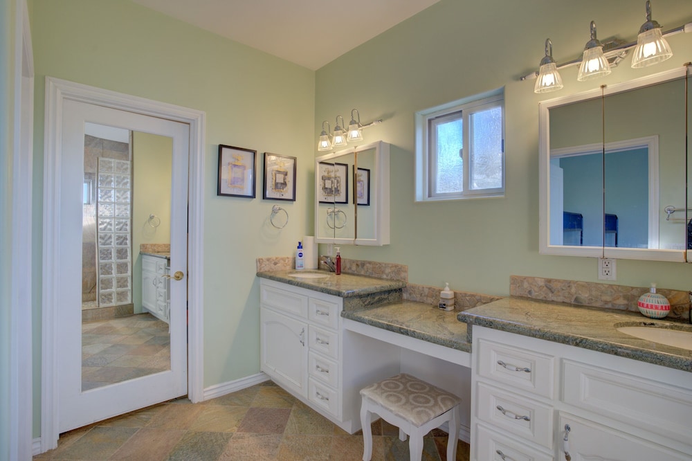 Luxury House photo 2