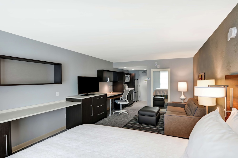 Suite, 1 Queen Bed, Accessible (Hearing) - Photo 2