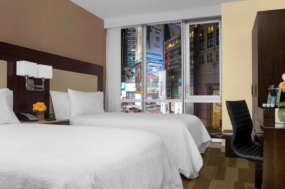 Room, 2 Queen Beds, Accessible, City View (Roll-in Shower)