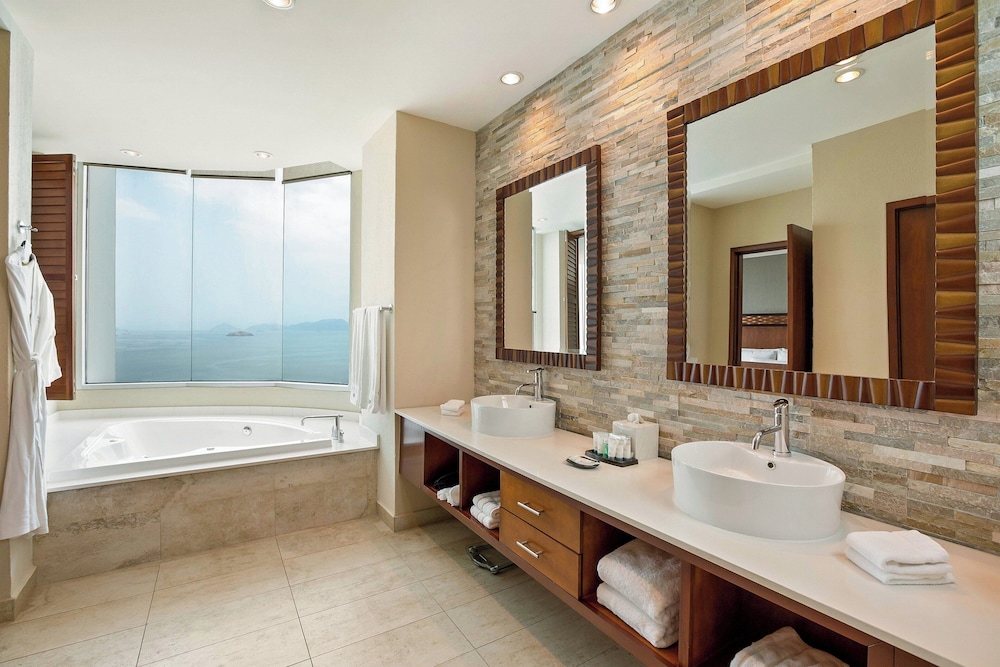 Club Suite, 2 Bedrooms - Photo 5