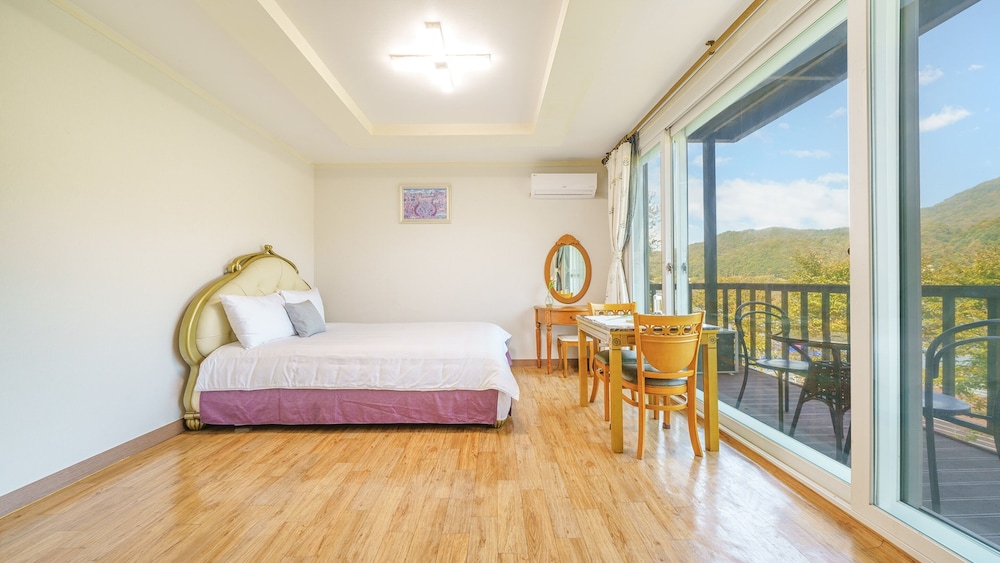 Basic Room, 1 Bedroom (Noelbit(river view)) - Photo 1