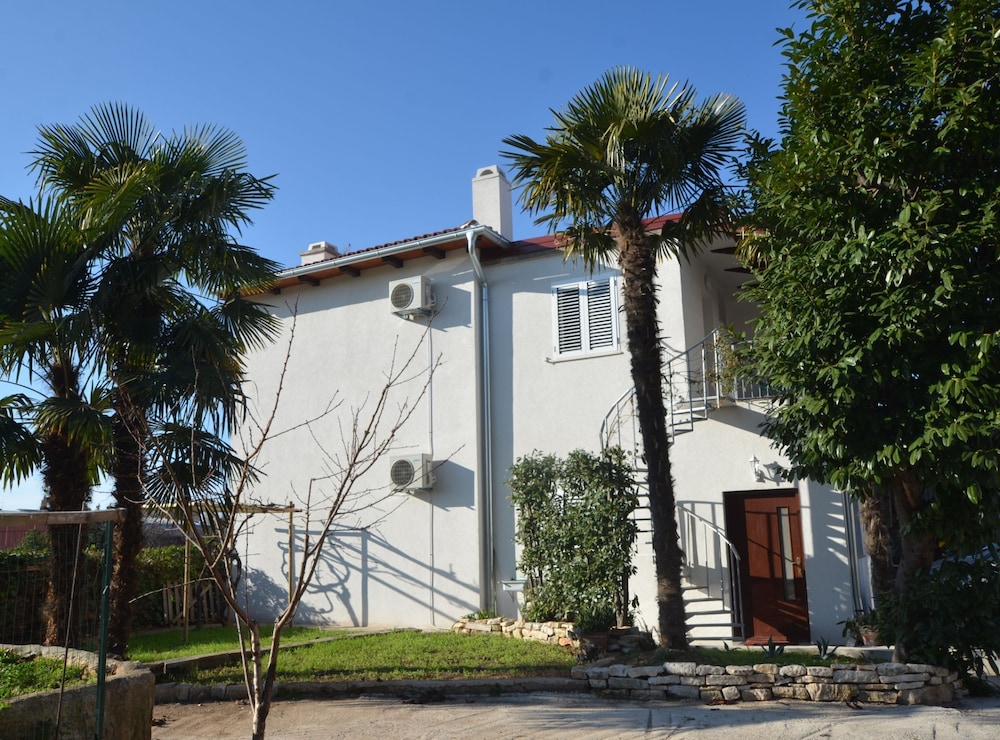 Studio (Studio Apartment with Balcony)