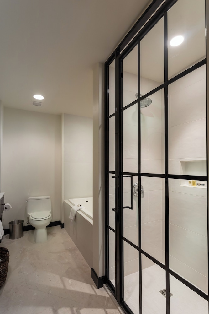 Premier Suite, 1 King Bed, River View - Photo 3
