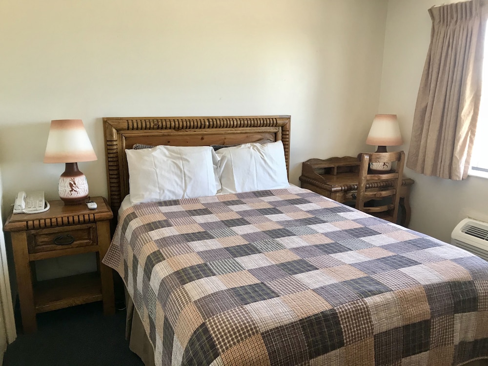Standard Double Room, Multiple Beds, Non Smoking photo 2