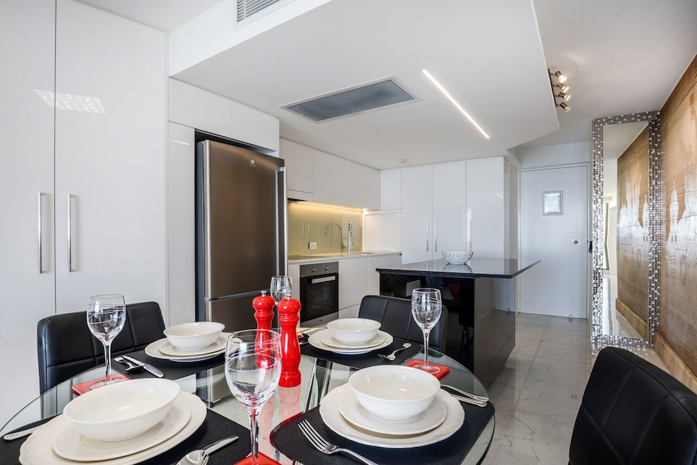 Luxury Beachfront Apartment - 2 Bedrooms photo 3