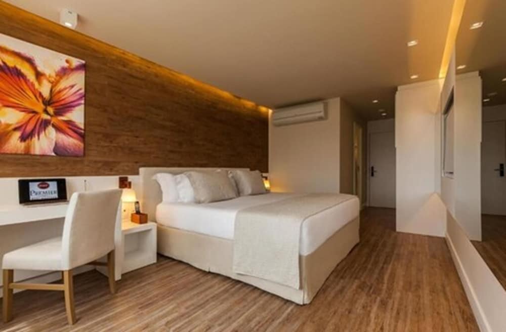 Luxury Queen Bed thumbnail 6