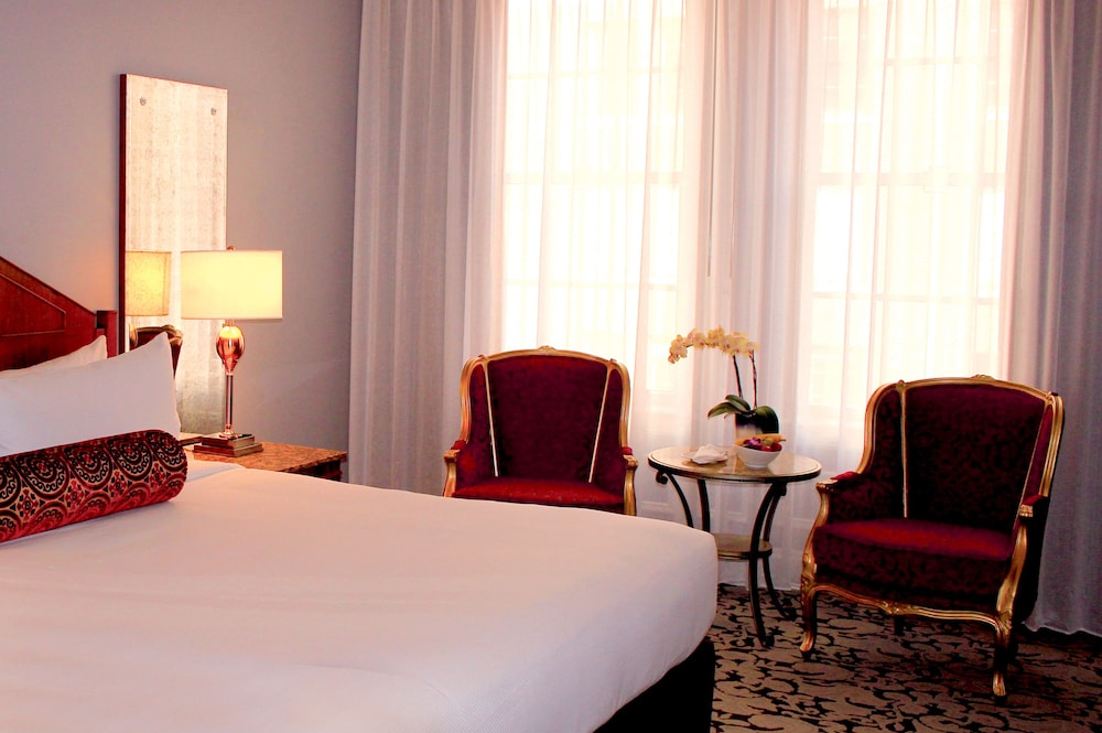 Studio Suite, 1 King Bed with Lounge Access thumbnail 5