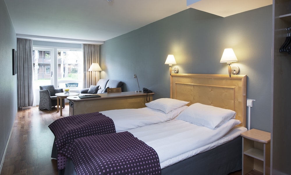 Family Room, 2 Twin Beds, Non Smoking (Standard) photo 2