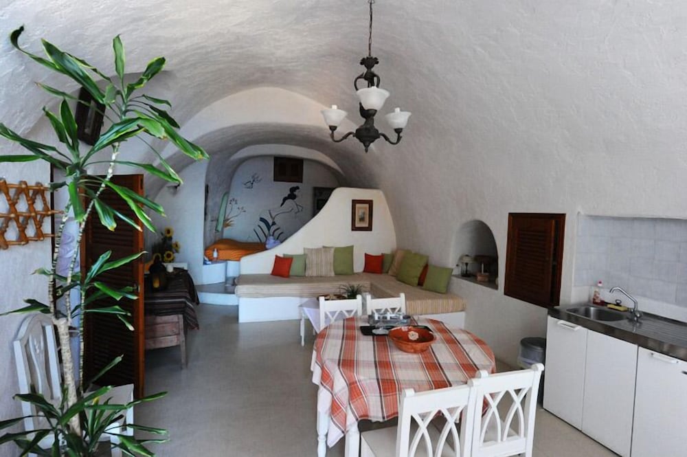 Cave Apartment - Photo 6