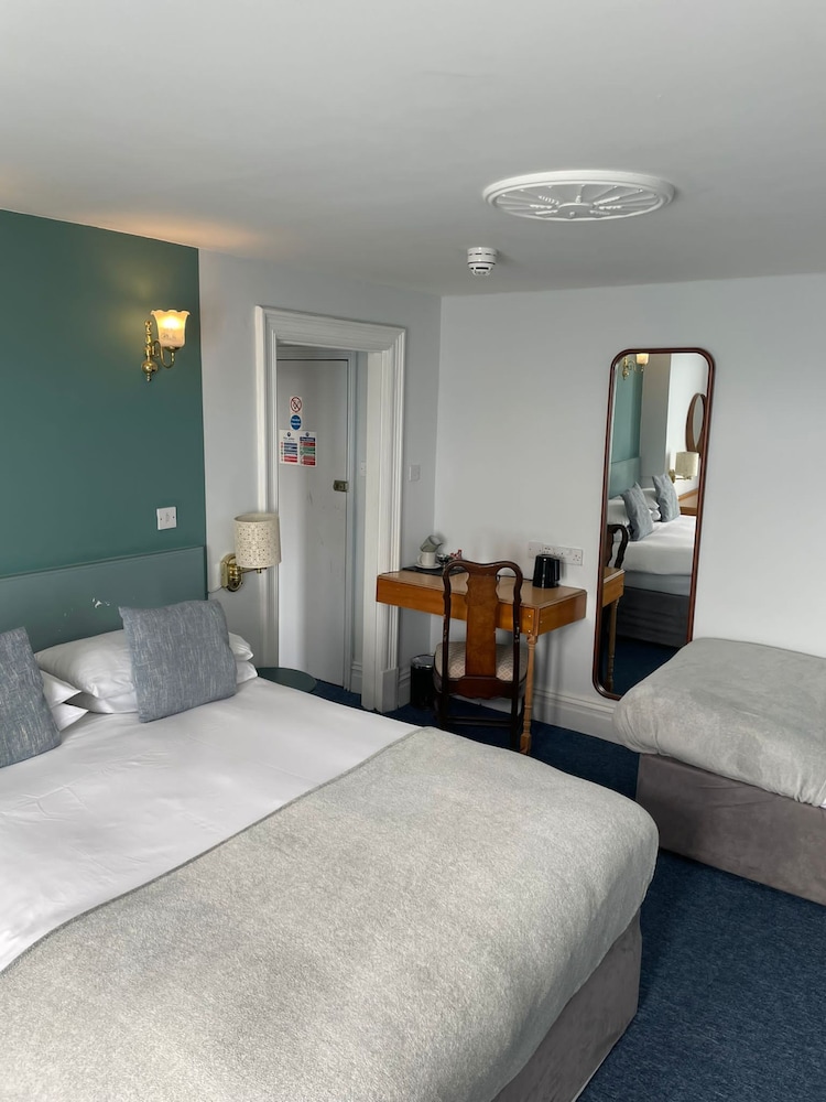 Family Room, Multiple Beds (Family of 3)