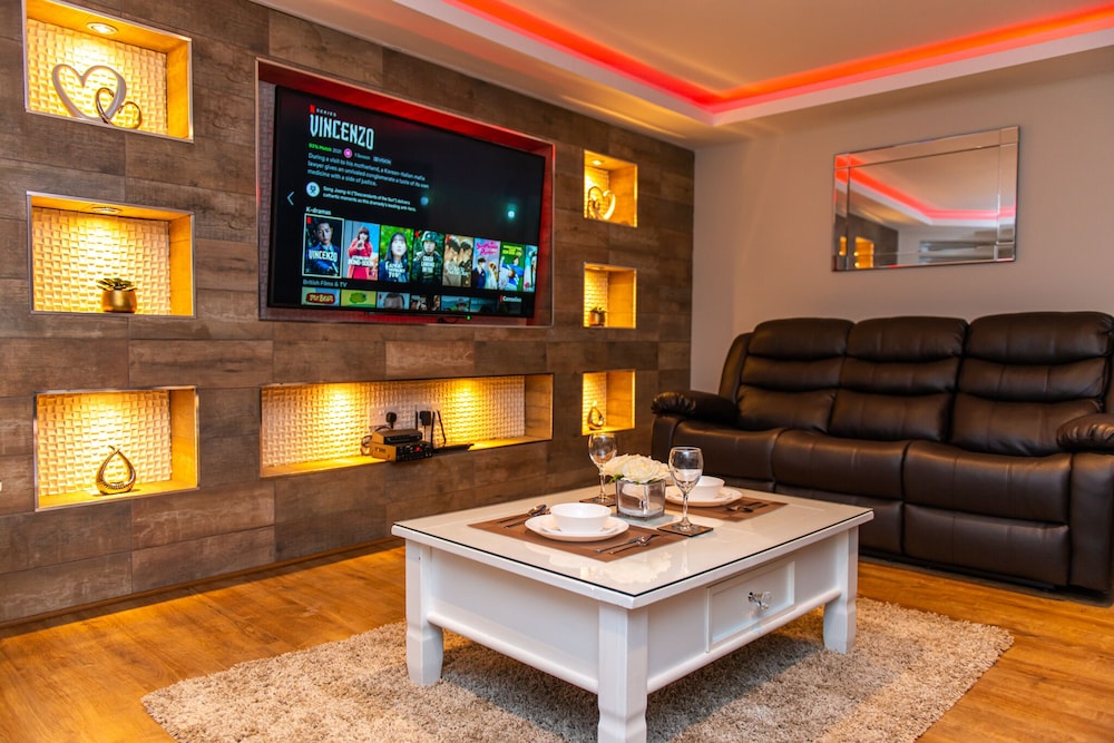 Executive Apartment, Accessible, Private Bathroom (Jacuzzi - Apartment 1) - Photo 65