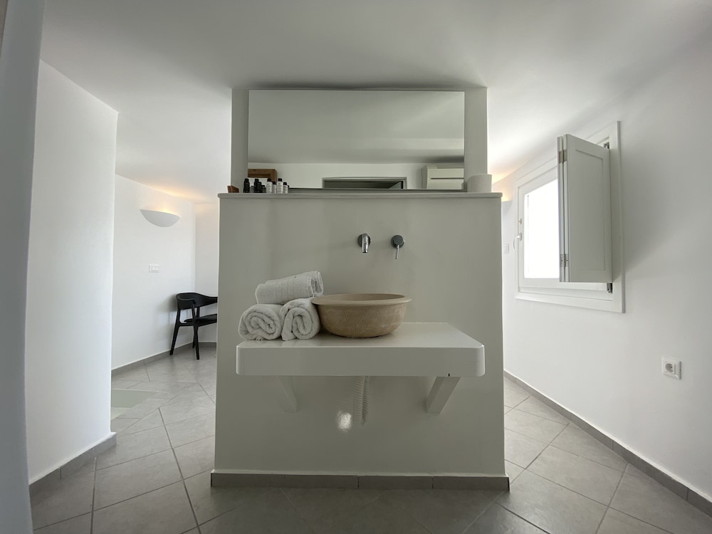Villa (Caldera View outdoor Jetted tub) - Photo 42