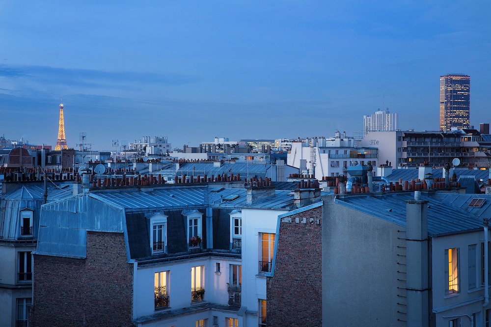 Superior Triple Room (Vue Tour Eiffel)