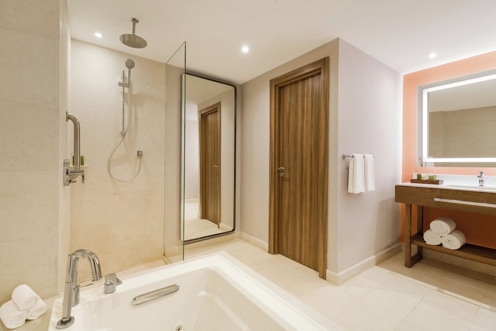 Family Suite, 1 King Bed with Sofa bed (Preferred Club) - Photo 3