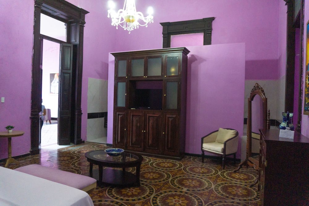Deluxe Studio Suite, 1 King Bed photo 3