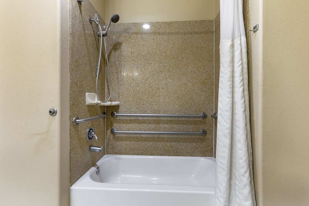 Suite, 1 King Bed, Accessible, Bathtub (with Sofabed) photo 2