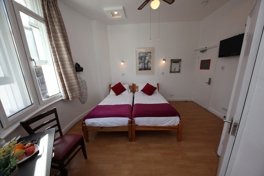 Twin Room, Ensuite photo 2