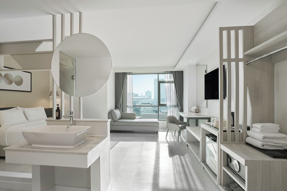Deluxe Premier Double Room, City View photo 2