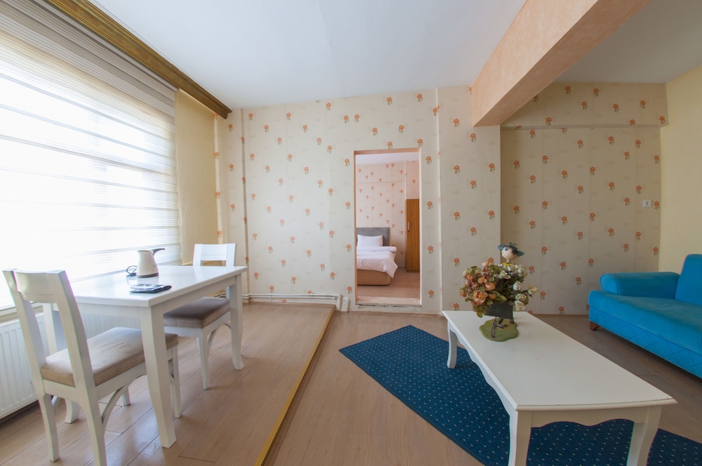 Standard Room, 1 King Bed, Private Bathroom, City View photo 1