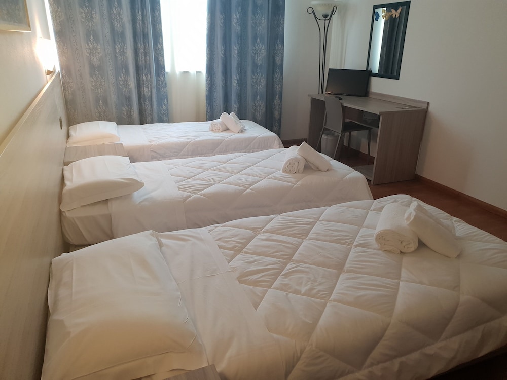 Deluxe Triple Room photo 1