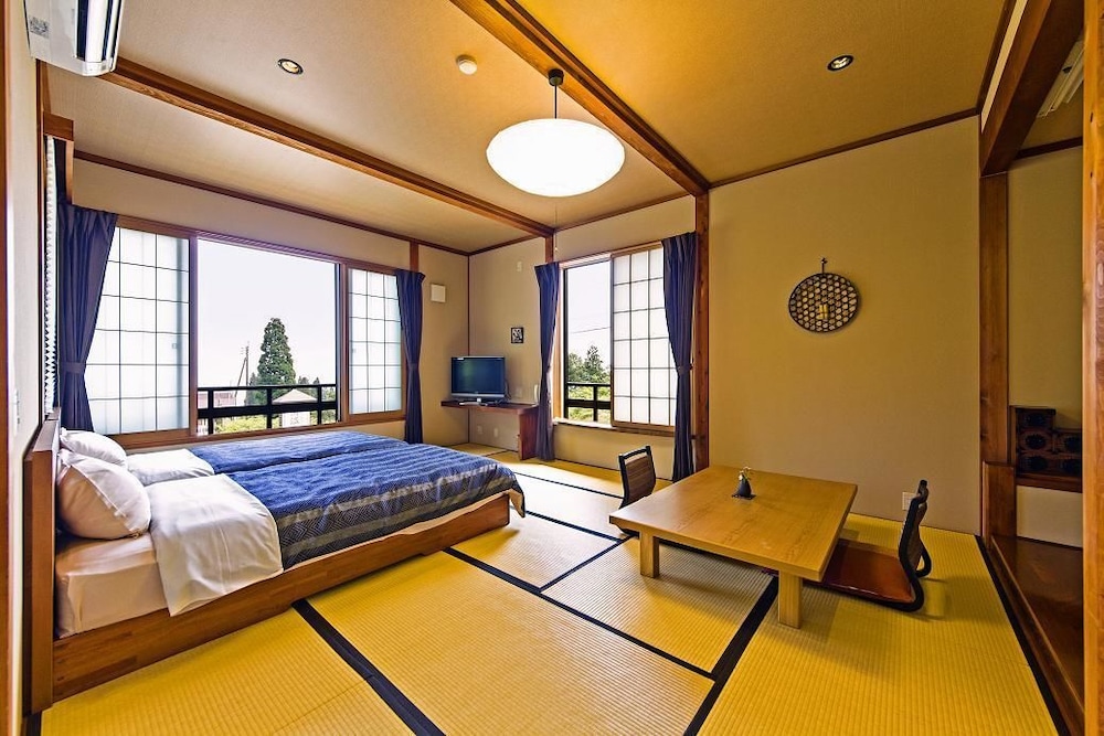 Japanese-Style Room With Open-Air Bath (Ume)