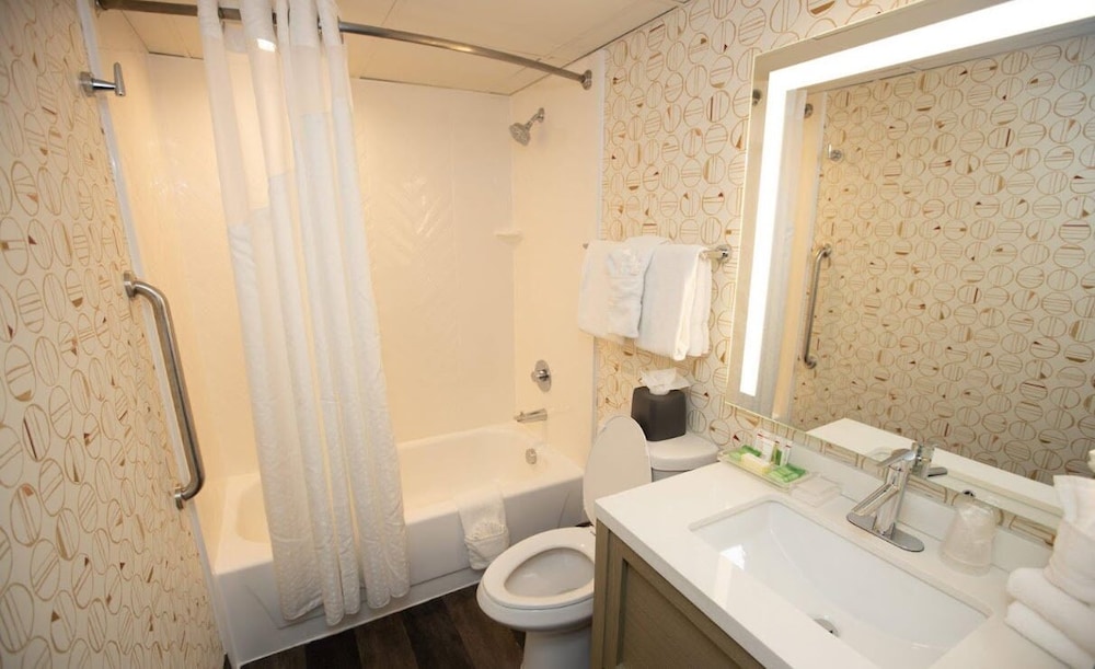 Standard Room, 2 Queen Beds - Photo 2