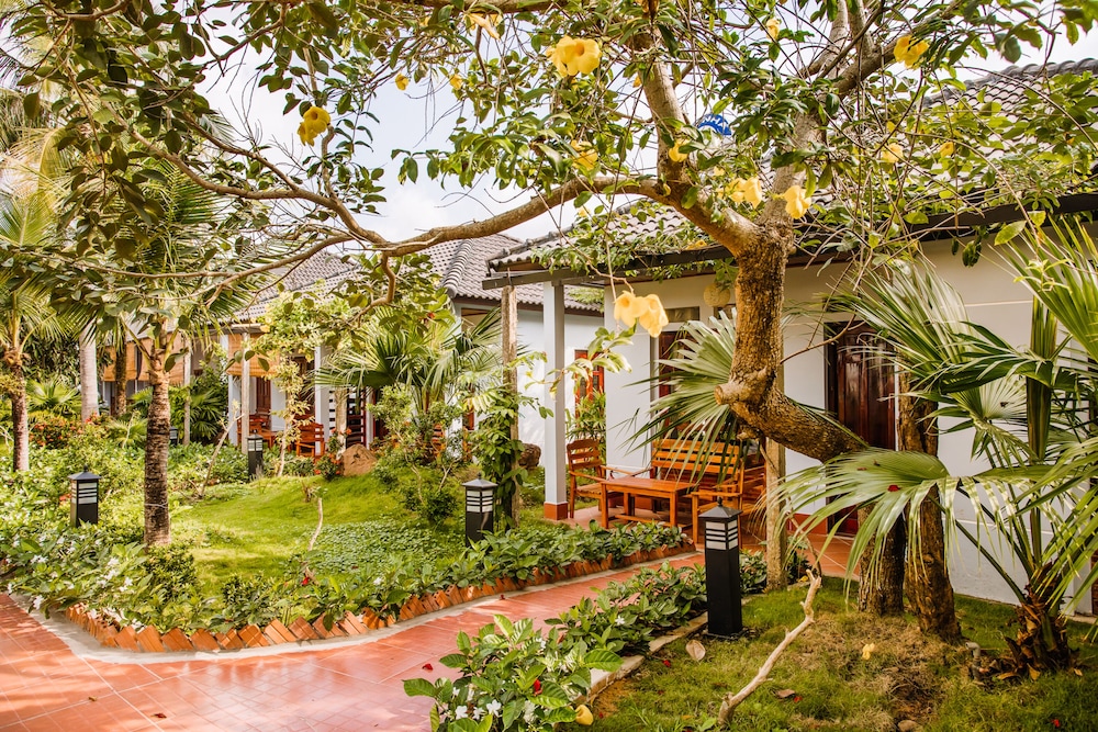 Double Bungalow with Garden View photo 2