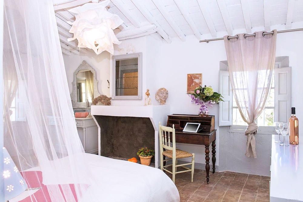 Romantic Double Room, Hill View (Elixir D Amour) photo 1