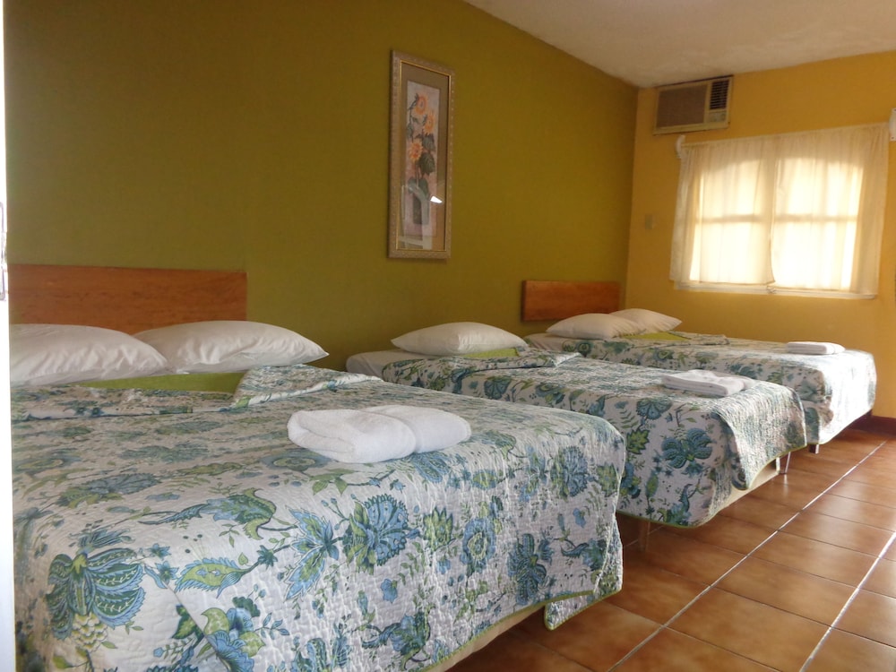 Standard Triple Room, 3 Twin Beds photo 1