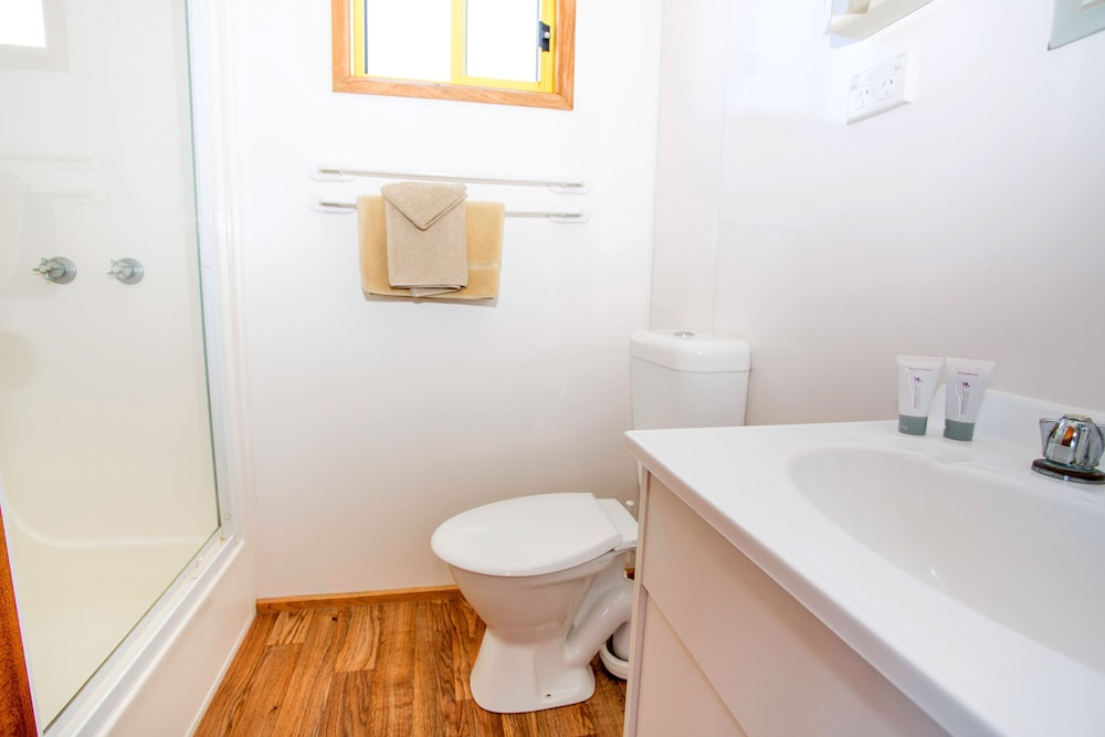 2 Bedroom Cabin - Curlew photo 3