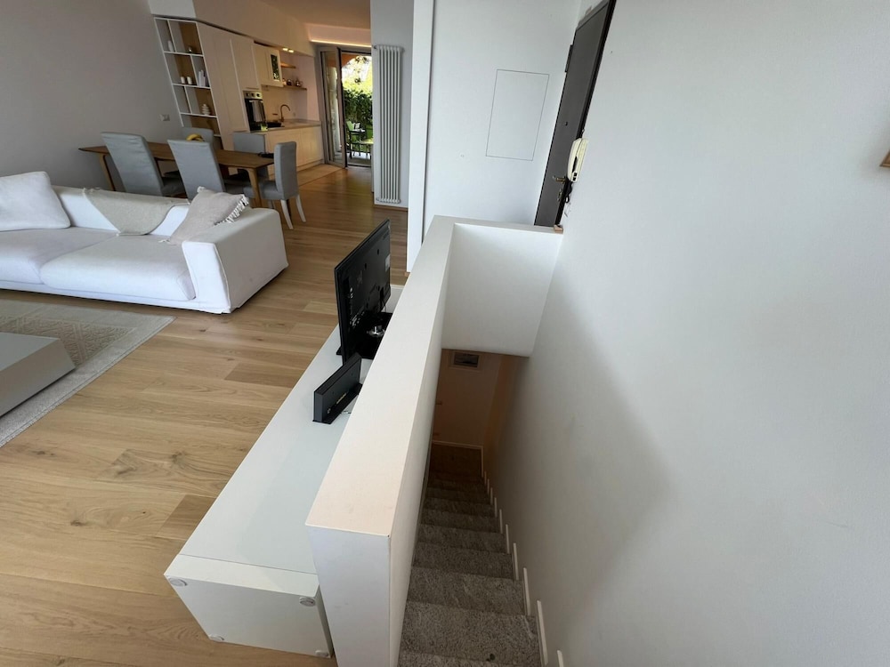 Apartment photo 2