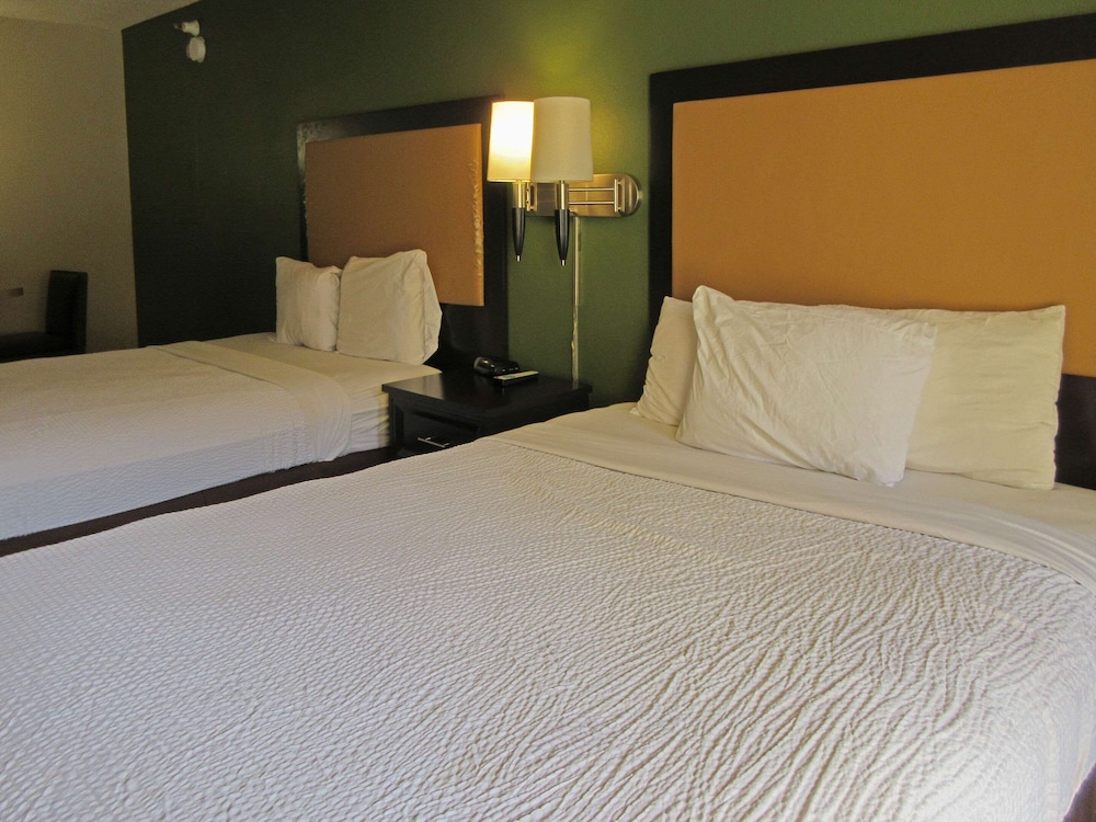 Room, 2 Double Beds, Accessible, Non Smoking photo 1