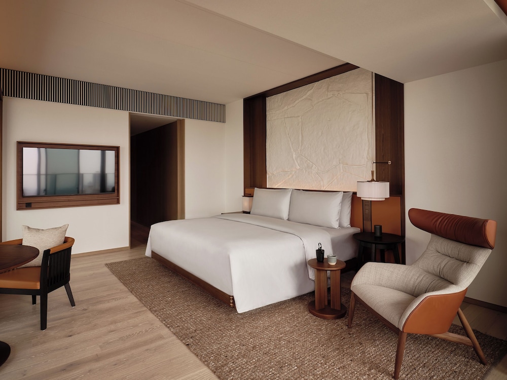 Premier Room, 1 King Bed, City View - Photo 1