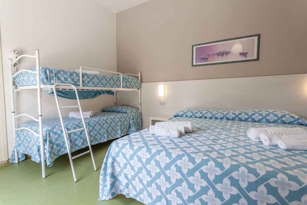 Basic Quadruple Room photo 1