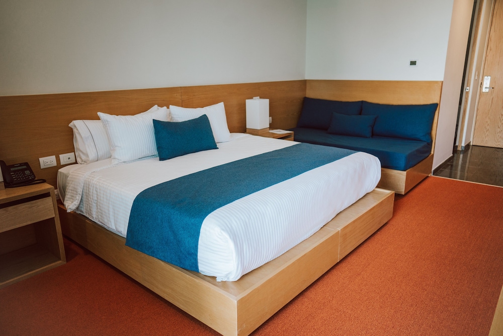 Business Room, Mixed Dorm