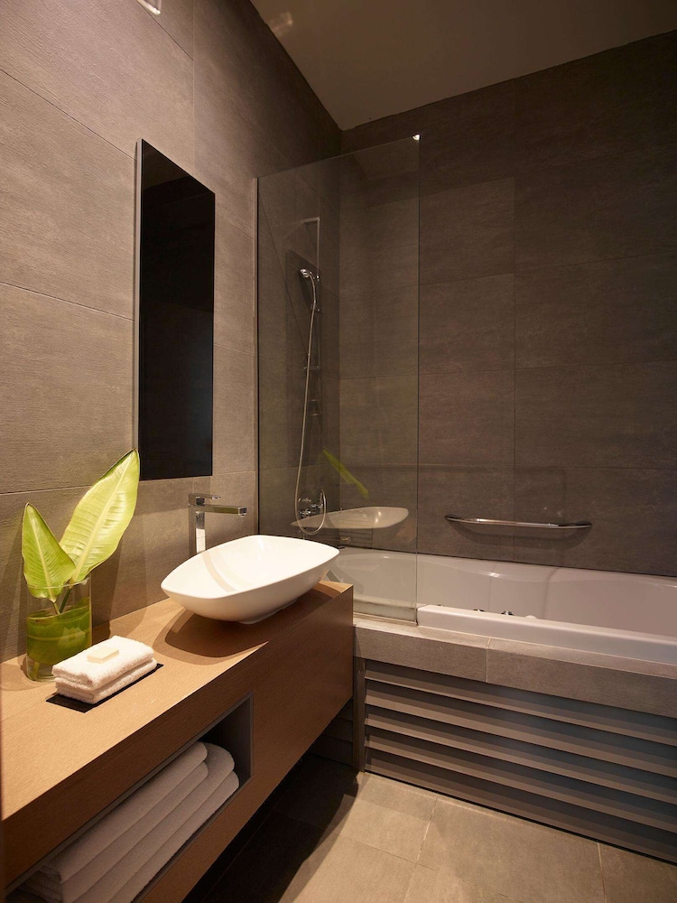 Double Room with Inland View thumbnail 5