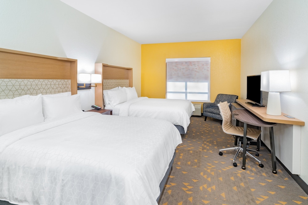 Standard Room, 2 Queen Beds (Top Floor) - Photo 4