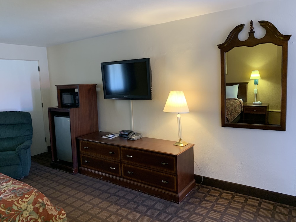 Room, 1 Queen Bed, Smoking photo 1