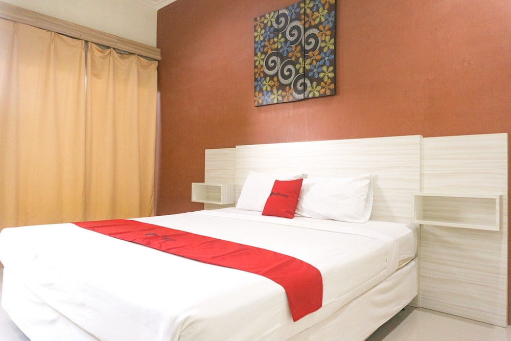 Deluxe Room (Reddoorz)