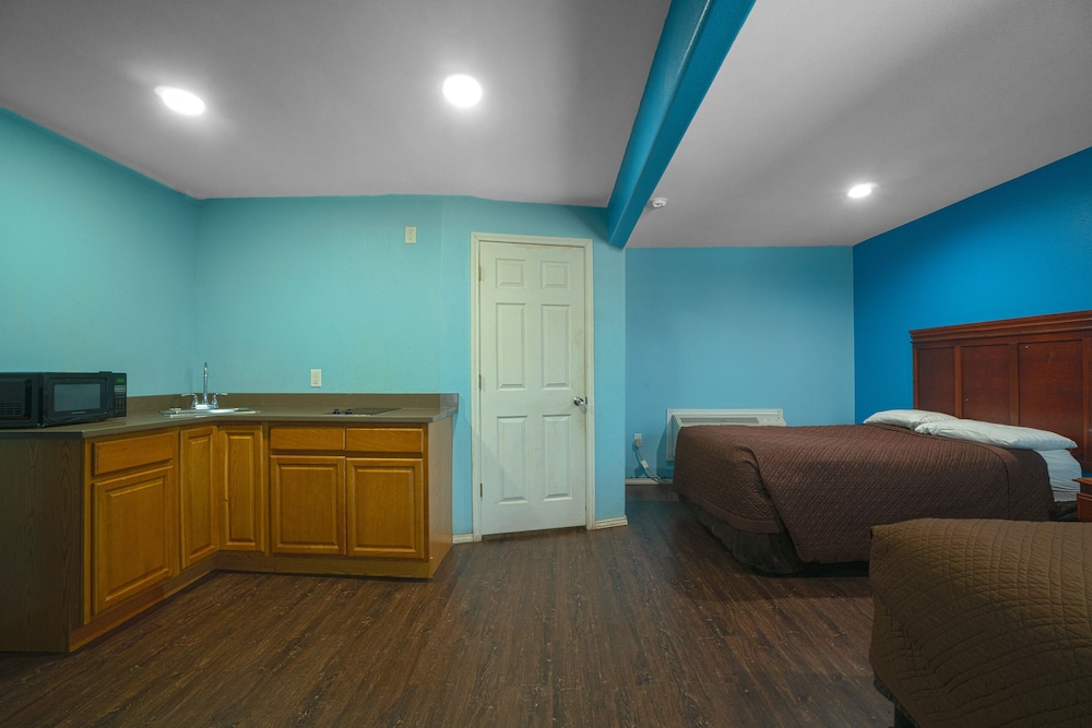 Room, 2 Double Beds, Kitchenette photo 2