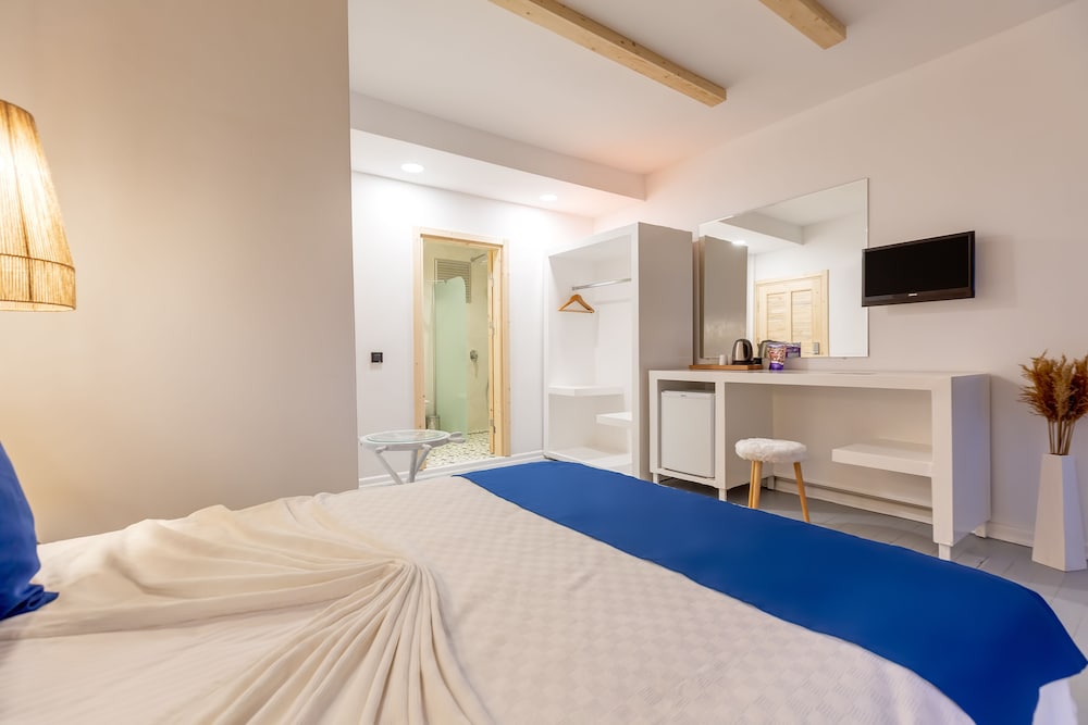 Double Room, Balcony, Partial Sea View