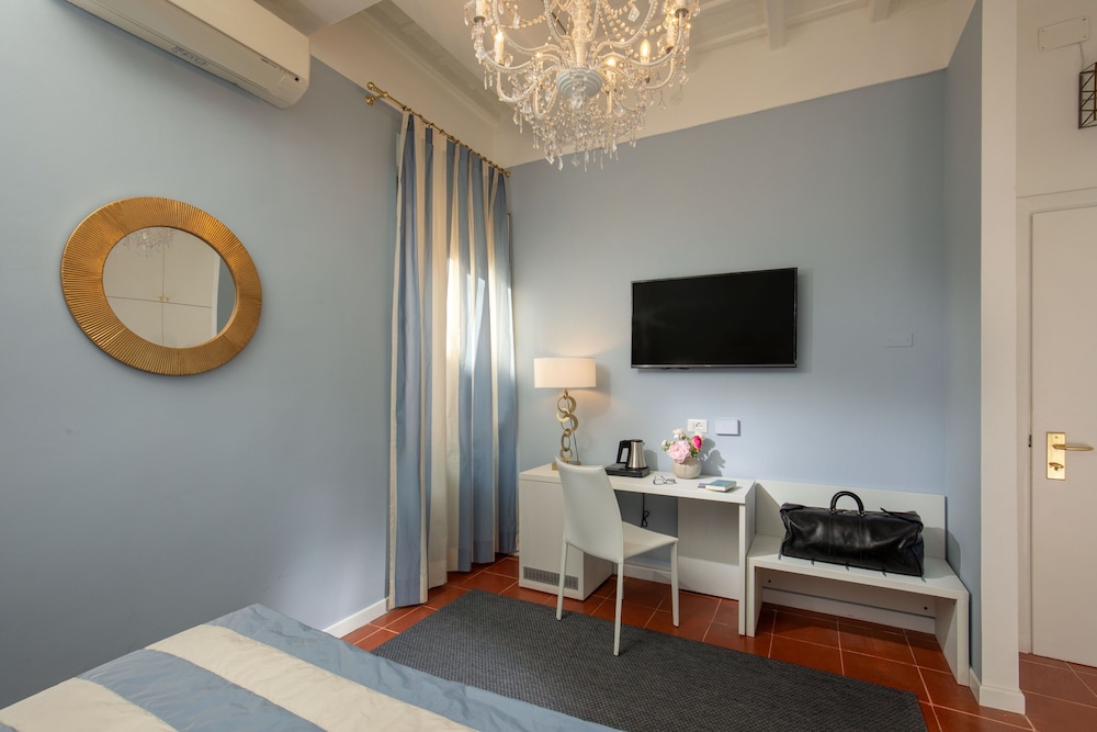 Deluxe Double Room, 1 Queen Bed, Bathtub photo 2