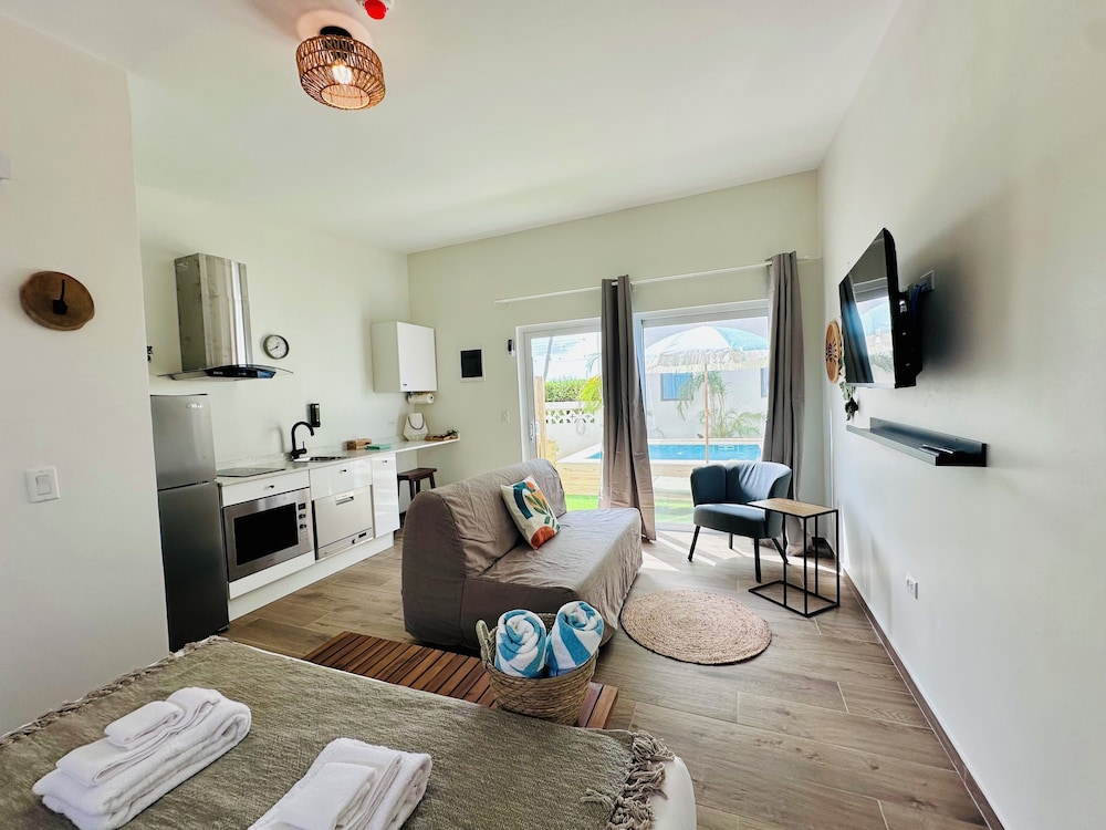 Deluxe Studio Suite, Private Pool, Pool View