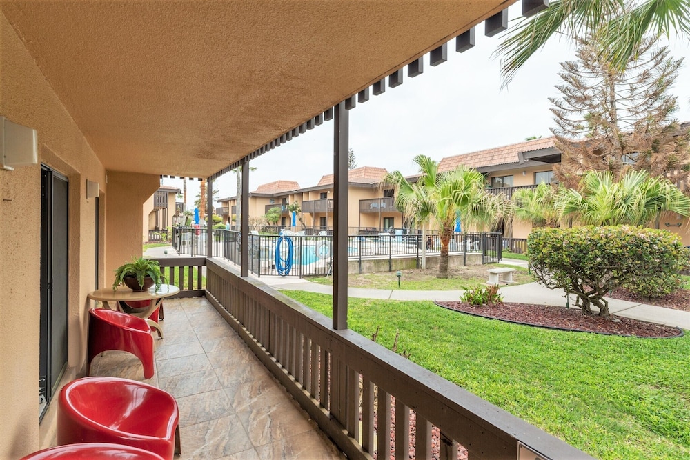 Premium Condo, 2 Bedrooms, Pool View, Ground Floor