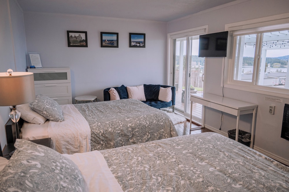 Family Double Room, 2 Double Beds, Non Smoking, Ocean View photo 3