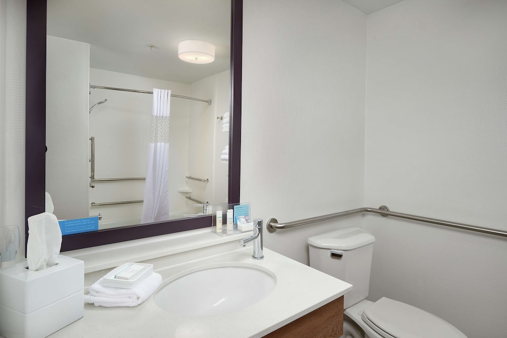 Room, 2 Queen Beds, Accessible, Non Smoking - Photo 4